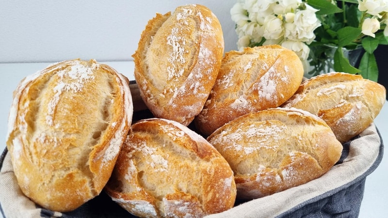 Crispy Crust, Soft Inside Bread - No Knead Method