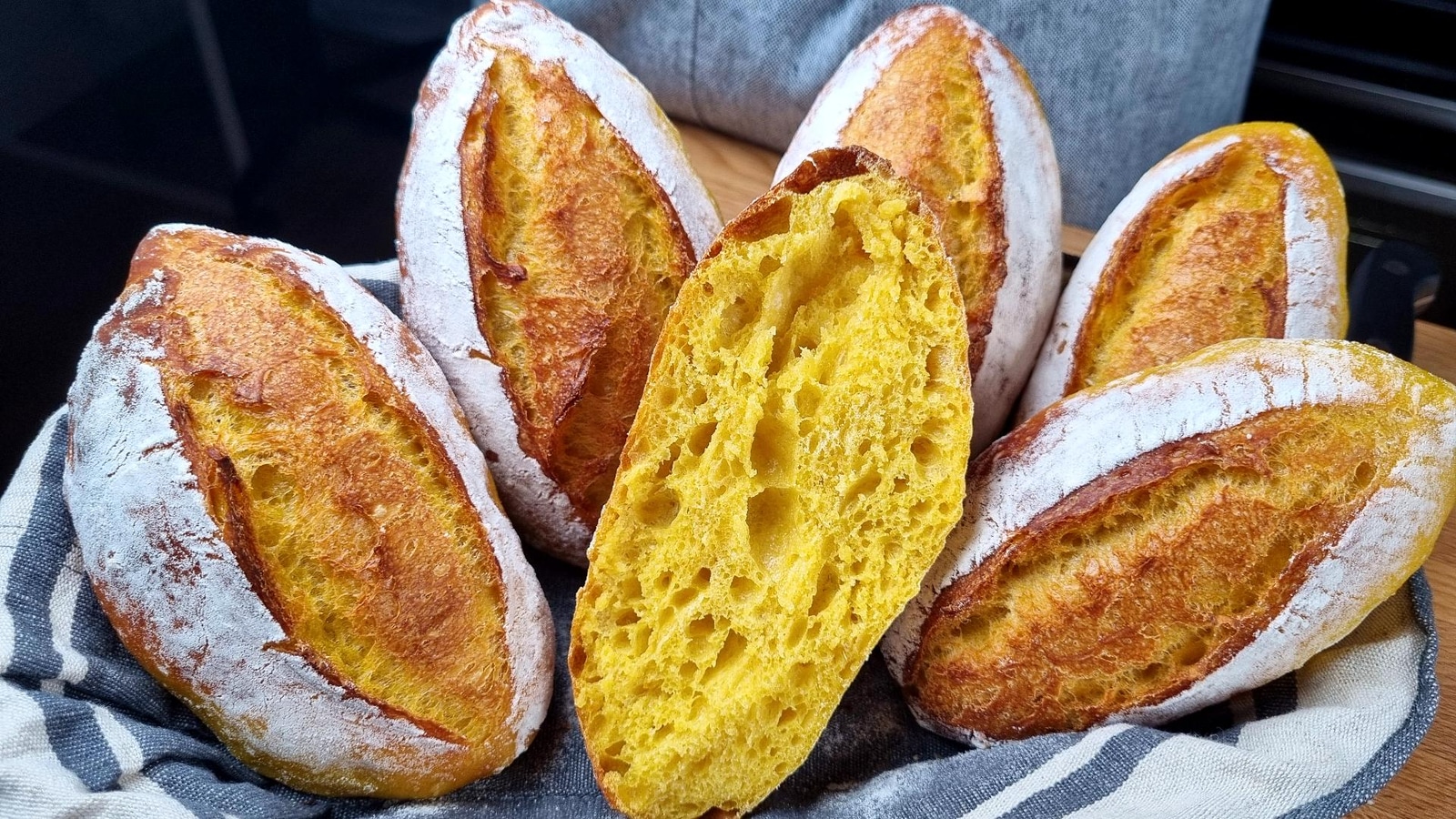 Pumpkin Bread Rolls