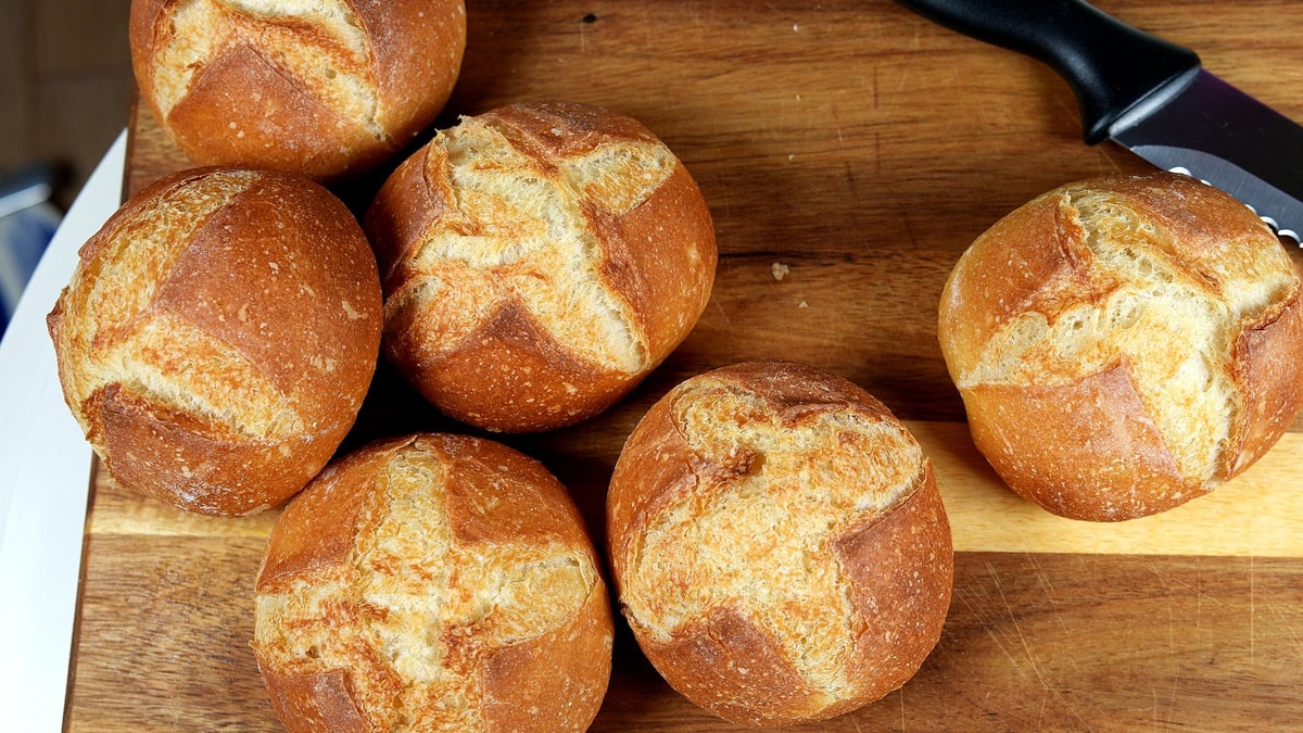 Crispy Semolina Bread Rolls by Food Language