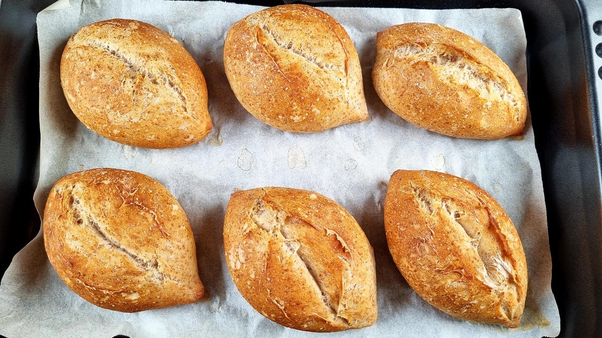 Crispy whole wheat rolls by Food Language