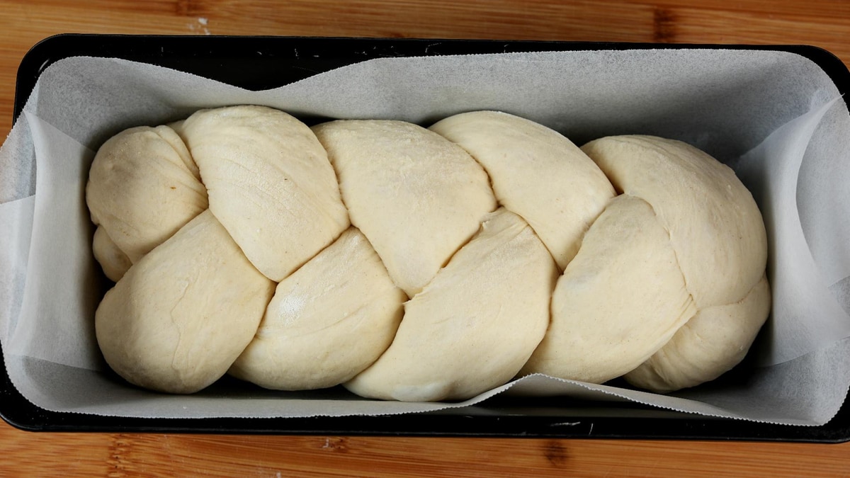 Soft Braided Yogurt Bread with Crispy Crust by Food Language