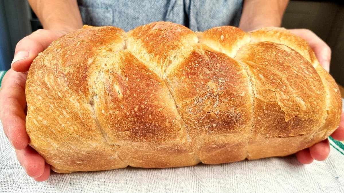 Soft Braided Yogurt Bread with Crispy Crust by Food Language